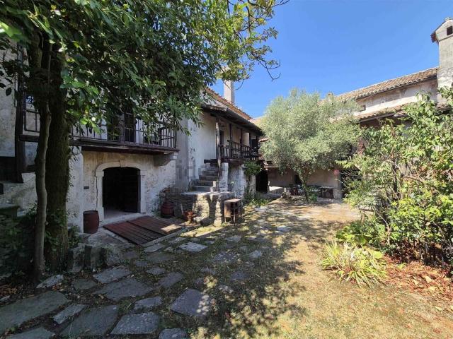 Rustico in vendita a Aurisina, Friuli-Venezia Giulia
