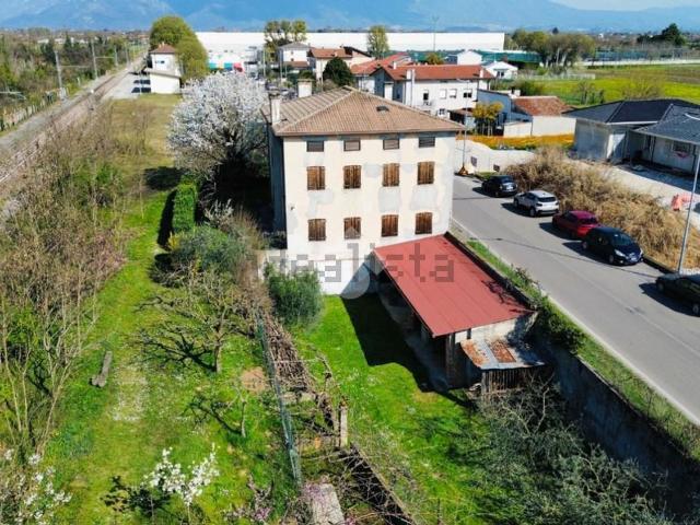 Rustico in vendita a Rosà, Veneto