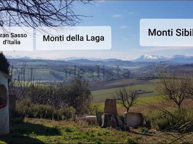 Rustico in vendita a Corridonia, Macerata