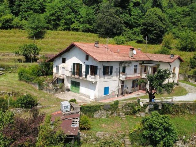 Rustico in vendita a Cocquio, Cocquio Trevisago