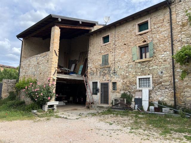 Rustico in vendita a Romagnano, Grezzana