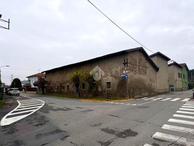 Rustico in vendita a Brembate, Lombardia