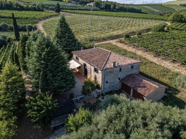 Rustico in vendita a Illasi, Verona