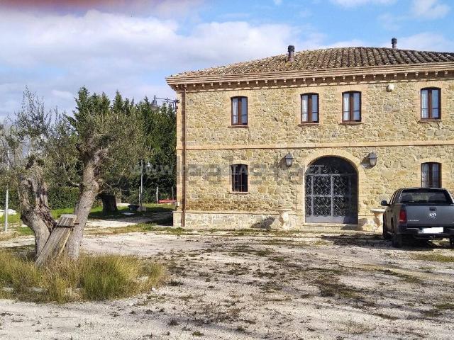 Rustico in vendita a Borgo Collestrada, Cenerente