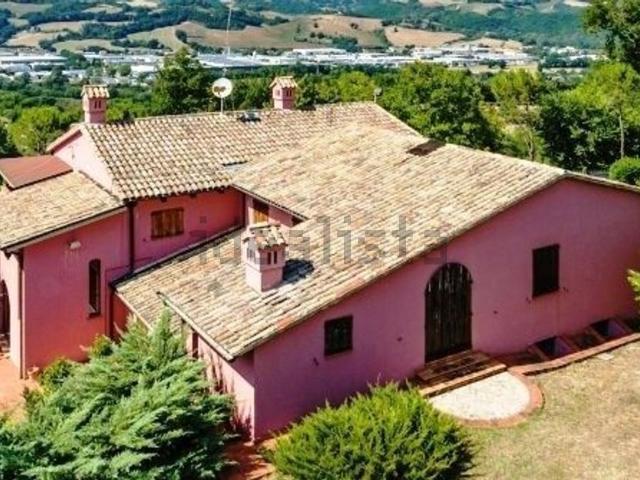 Rustico in vendita a Fermignano, Pesaro e Urbino