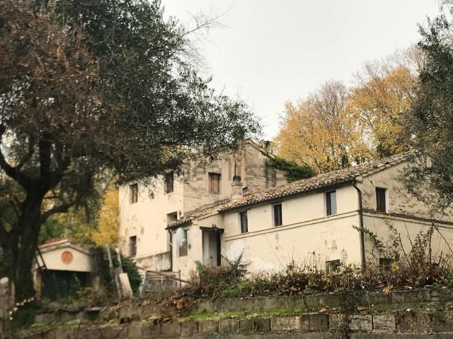 Rustico in vendita a Contrada Santa Maria in Paterno, Marche