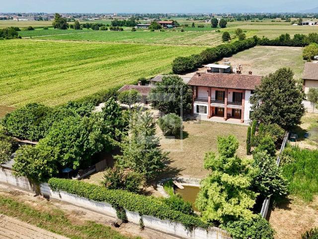 Rustico in vendita a Roccafranca, Lombardia