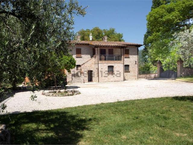 Rustico in vendita a Cerqueto, Gualdo Tadino