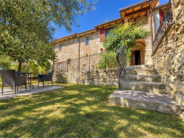 Rustico in vendita a Chiugiana, Corciano