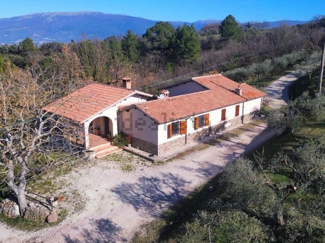 Rustico in vendita a Castel Ritaldi, Umbria