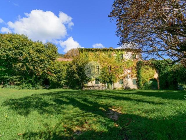 Rustico in vendita a Fumane, Veneto