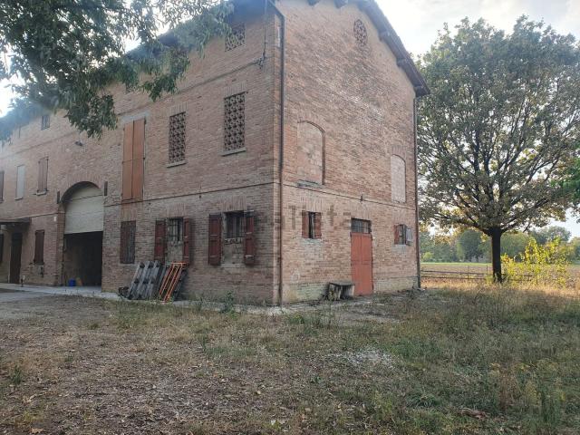 Rustico in vendita a Baggiovara, Modena