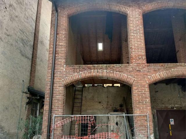 Rustico in vendita a Menegardo, Bregnano