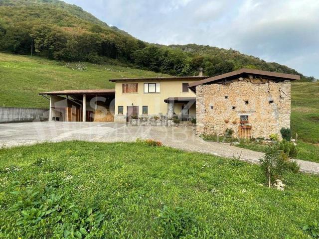 Rustico in vendita a Albino, Lombardia