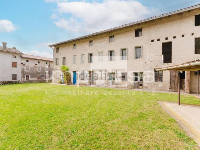 Rustico in vendita a Fontanafredda, Friuli-Venezia Giulia