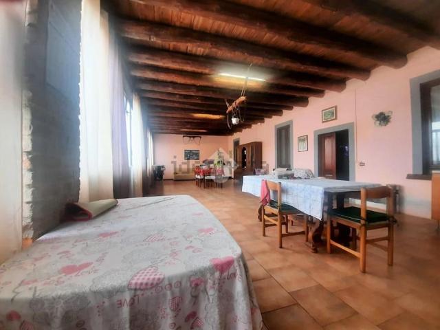 Rustico in vendita a Calcinate, Lombardia