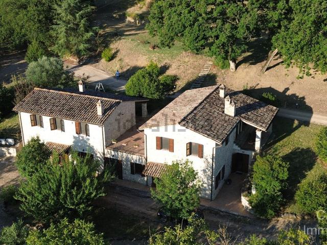 Rustico in vendita a Izzalini, Umbria