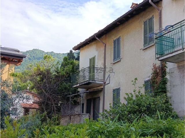Rustico in vendita a Galbiate, Lombardia