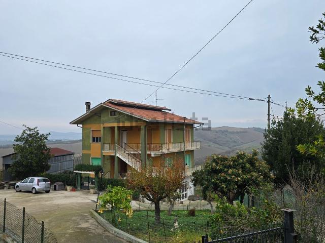 Rustico in vendita a Bellante, Abruzzo