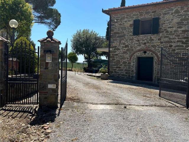 Rustico in vendita a Lucignano, Toscana