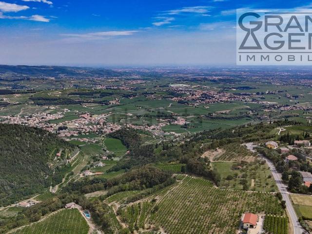 Rustico in vendita a Fumane, Veneto