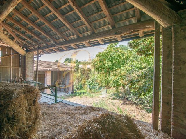 Rustico in vendita a Colombaia di Pomaro, Piozzano
