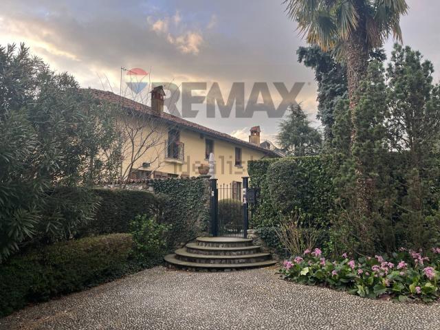 Rustico in vendita a Imbersago, Lecco