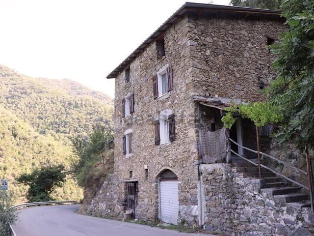 Rustico in vendita a Castel Vittorio, Liguria