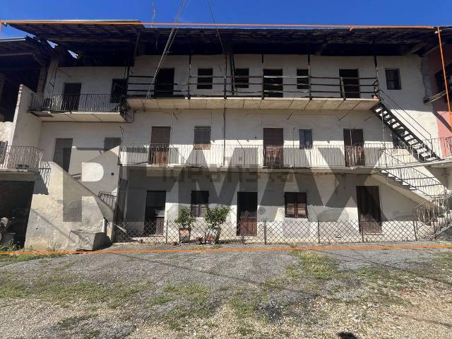 Rustico in vendita a Borgomanero, Novara