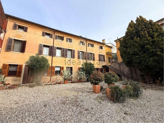 Rustico in vendita a Cazzano Di Tramigna, Veneto