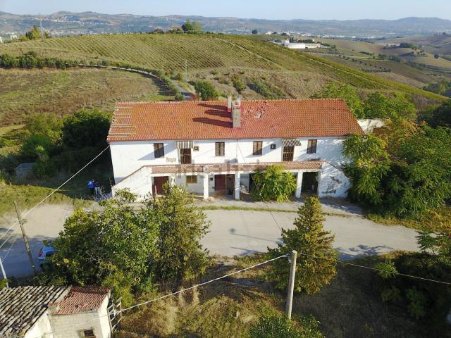 Rustico in vendita a Cellino Attanasio, Abruzzo