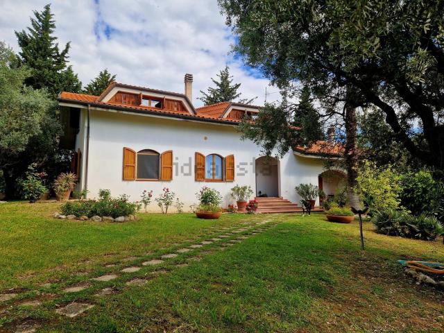 Rustico in vendita a Petrella, Marche