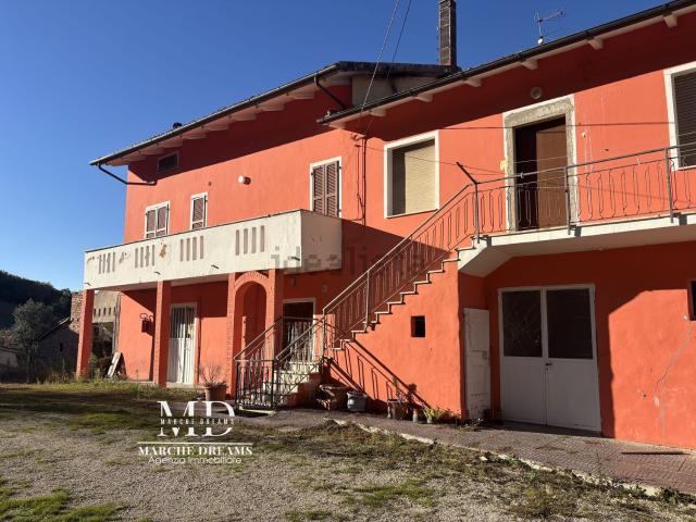 Rustico in vendita a Pozzo, Marche