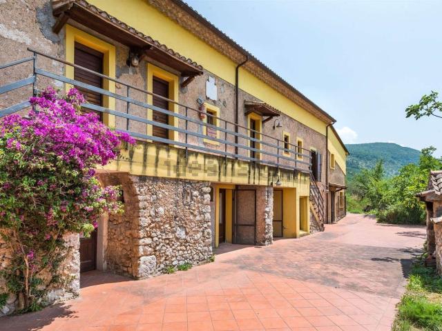Rustico in vendita a Pescosolido, Lazio
