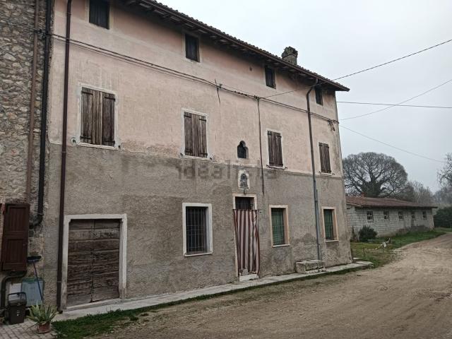 Rustico in vendita a Castellaro Lagusello, Monzambano
