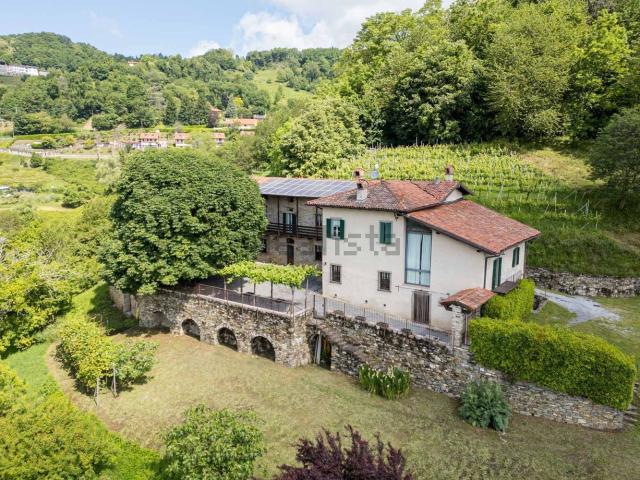 Rustico in vendita a Pontida, Lombardia