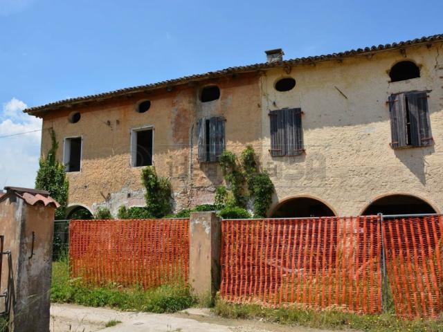 Rustico in vendita a Gonars, Friuli-Venezia Giulia