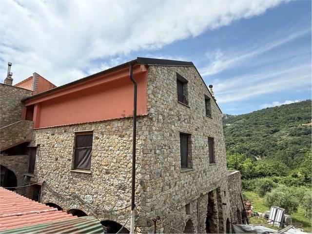 Rustico in vendita a Vezzi Portio, Liguria