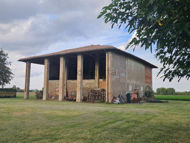 Rustico in vendita a Cento, Budrio