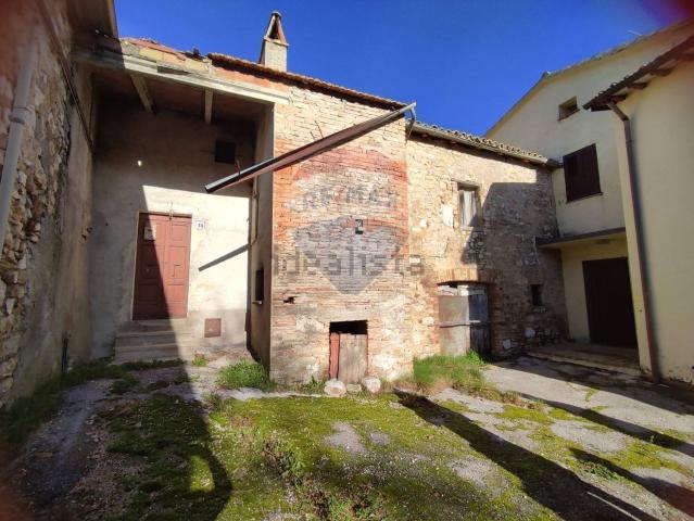 Rustico in vendita a Foligno, Umbria