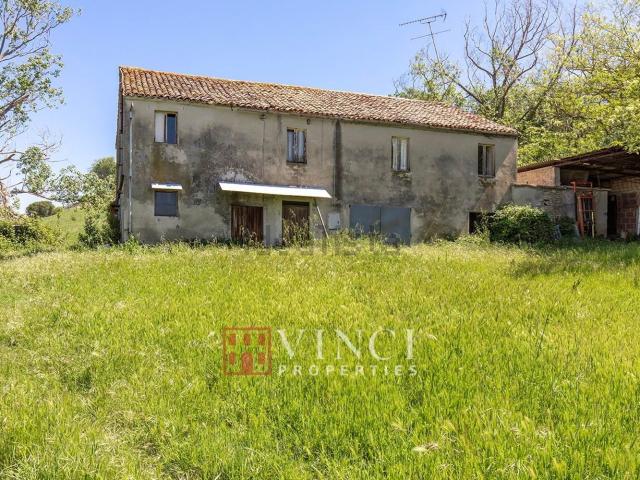 Rustico in vendita a Tirassegno, Marche