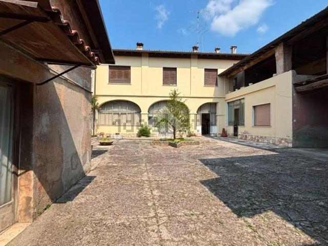 Rustico in vendita a Botticino Sera, Botticino