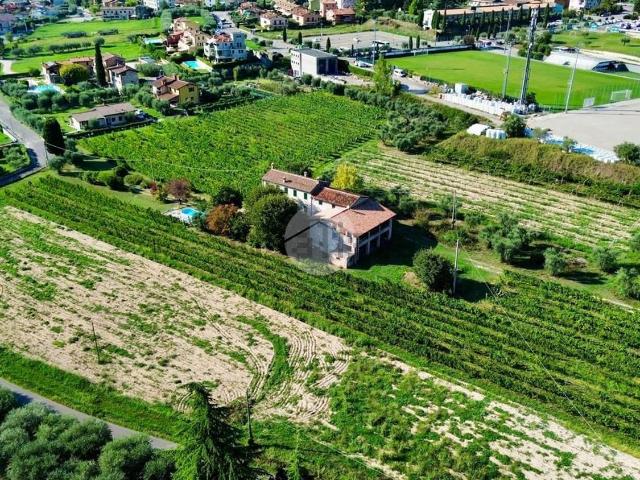 Rustico in vendita a Garda, Veneto