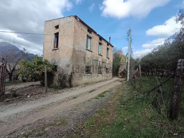 Rustico in vendita a Giffoni Sei Casali, Campania