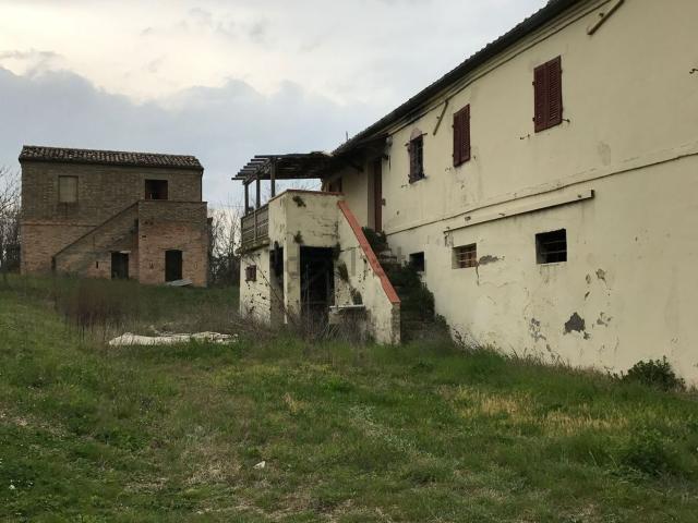 Rustico in vendita a Agugliano, Ancona