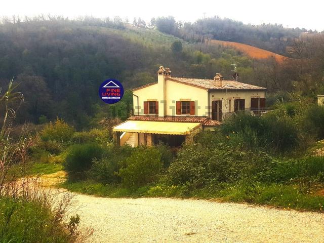 Rustico in vendita a Case Monteromanesco, Pesaro