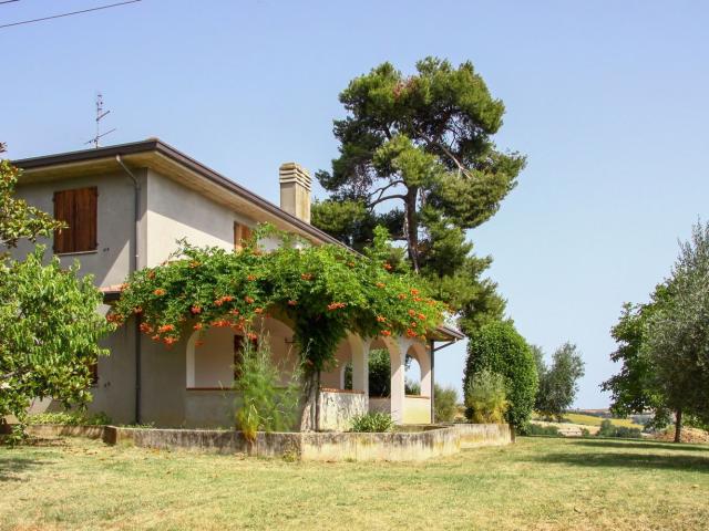 Rustico in vendita a Villa Betti, Pesaro