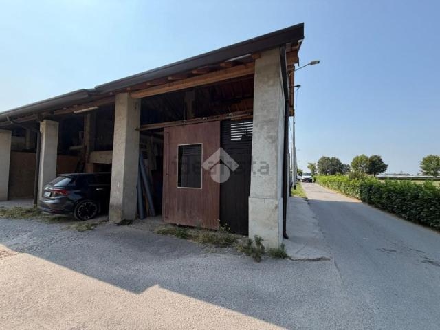 Rustico in vendita a Pessano Con Bornago, Lombardia