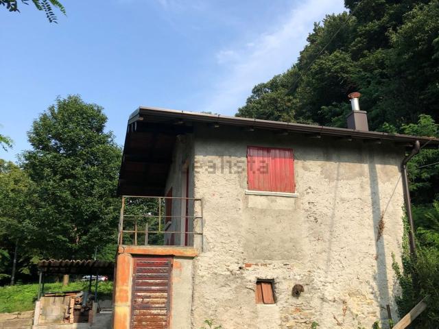 Rustico in vendita a Comunità Montana del Piambello, Cremenaga