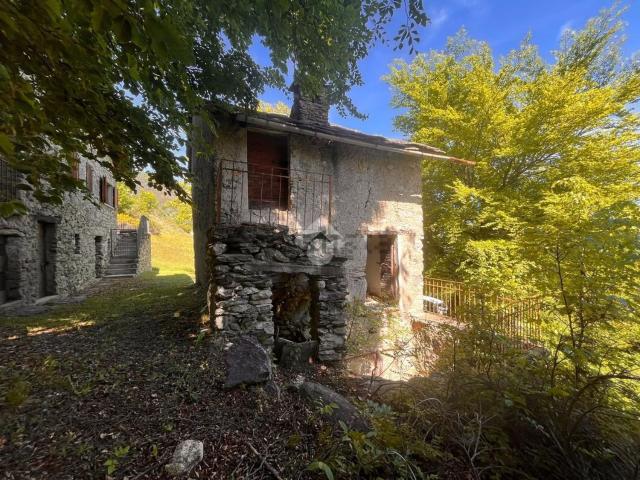 Rustico in vendita a Montemezzo, Lombardia